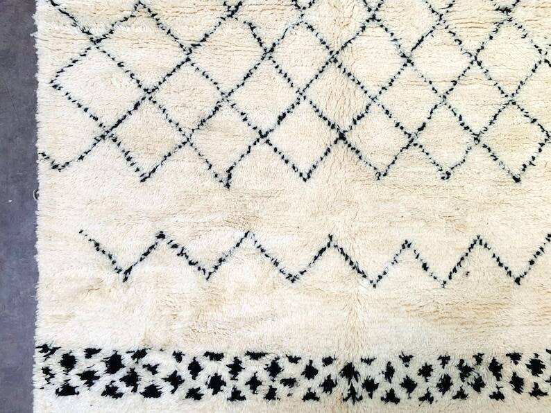 Traditional Moroccan Berber rug handmade size 150 x 250 cm