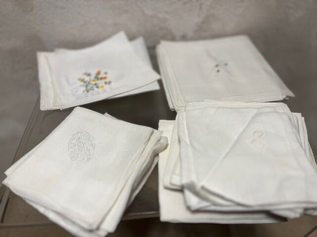 Set of 22 antique embroidered handkerchiefs 1930/40