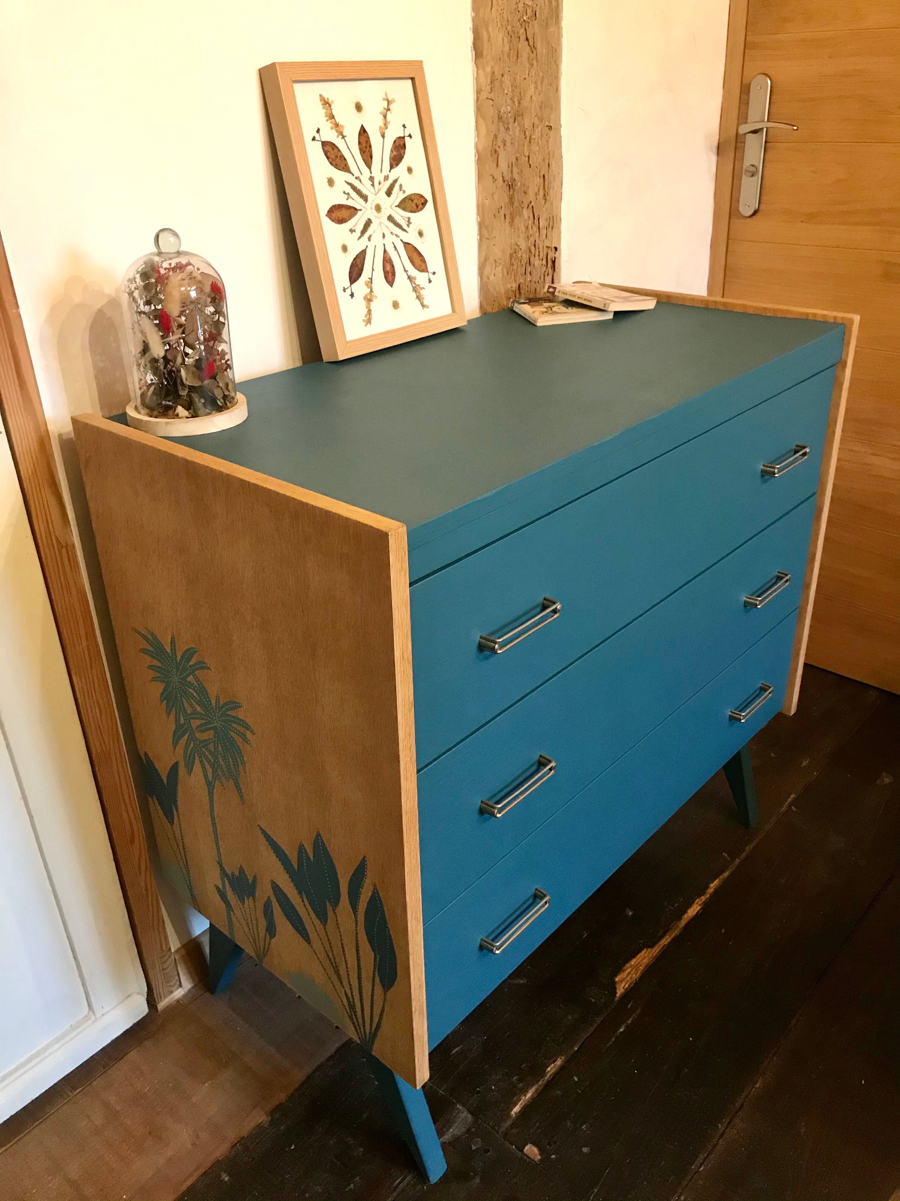 Vintage chest of drawers