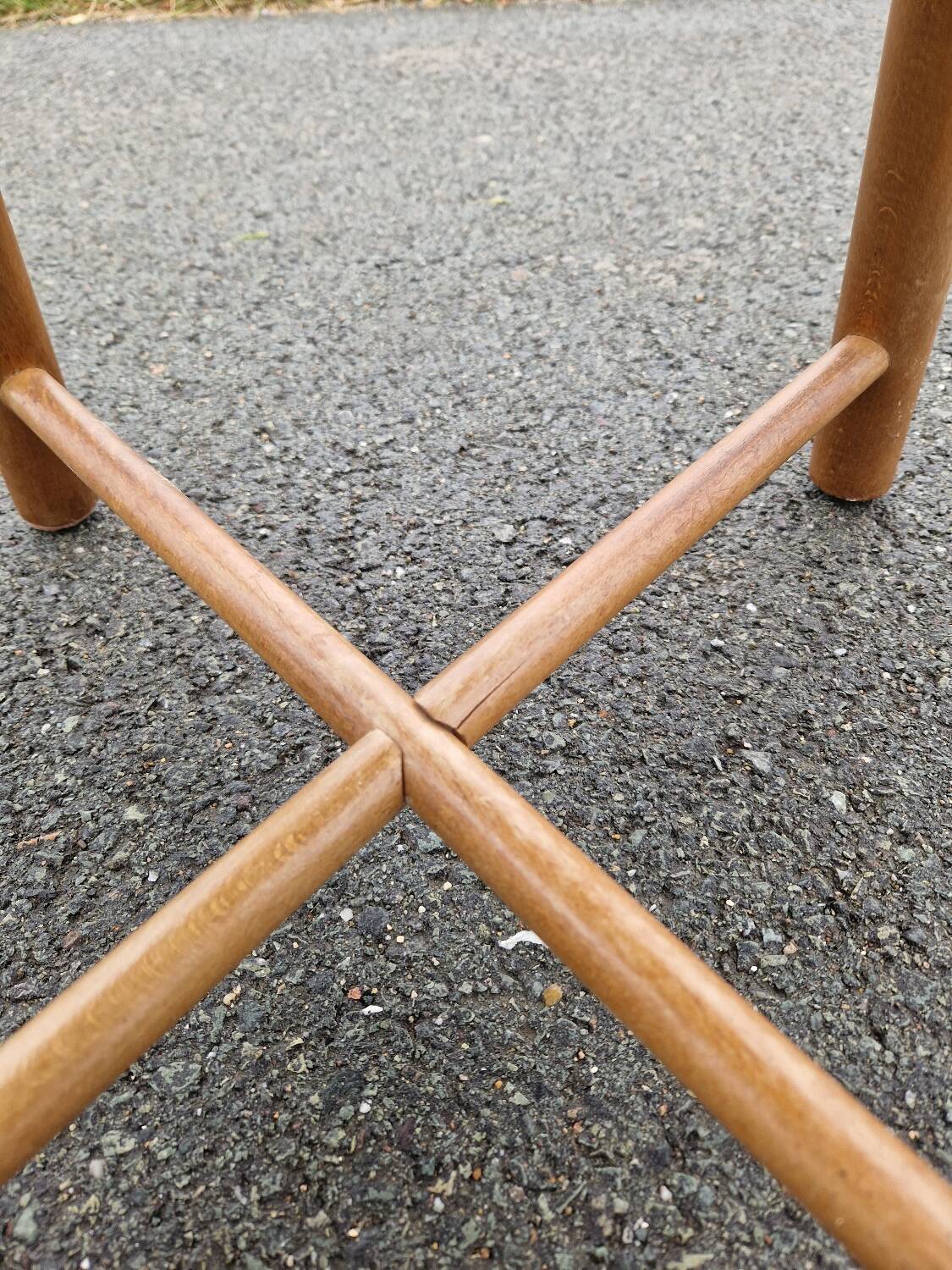 Set of 4 solid organic chairs