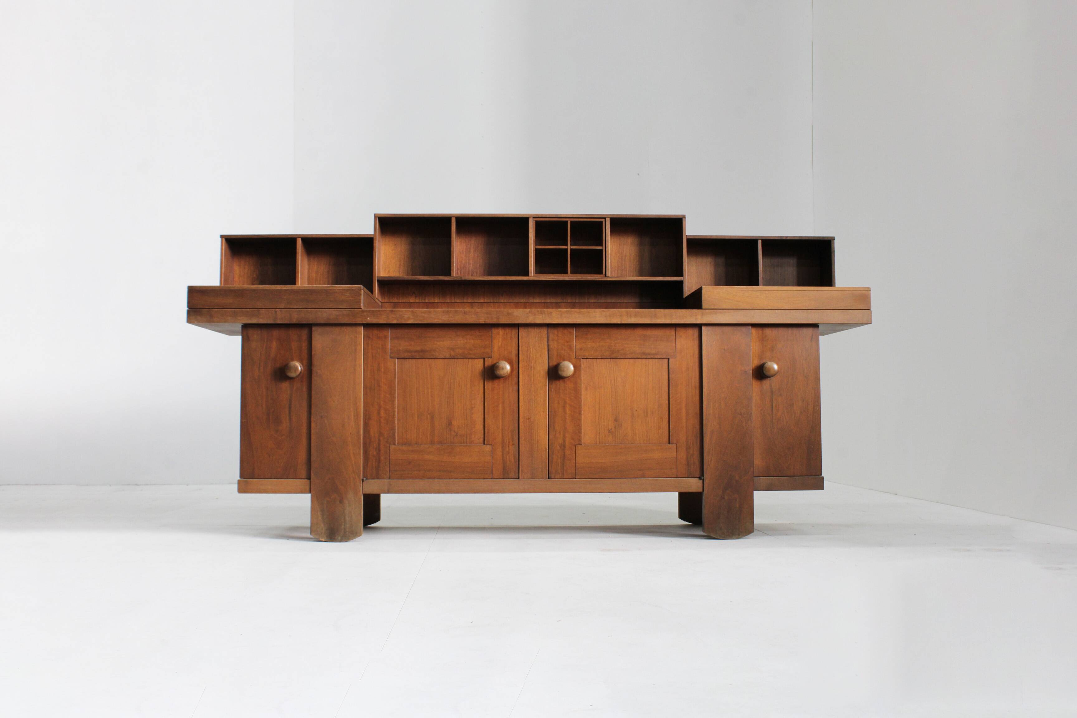Buffet vintage par Silvio Coppola pour Bernini en bois de noyer, années 1960.