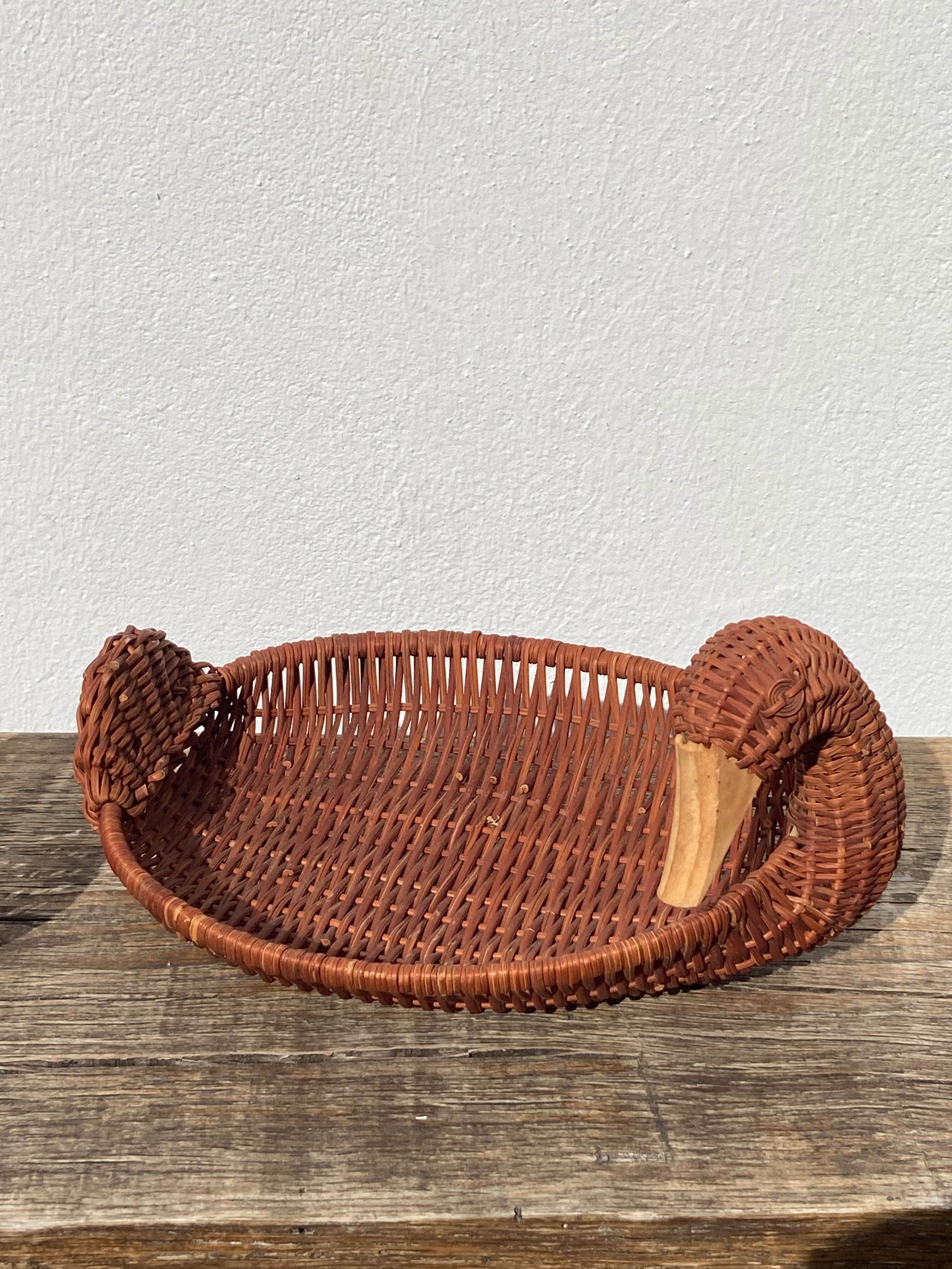 Duo of vintage wicker duck pans / empty rattan pocket