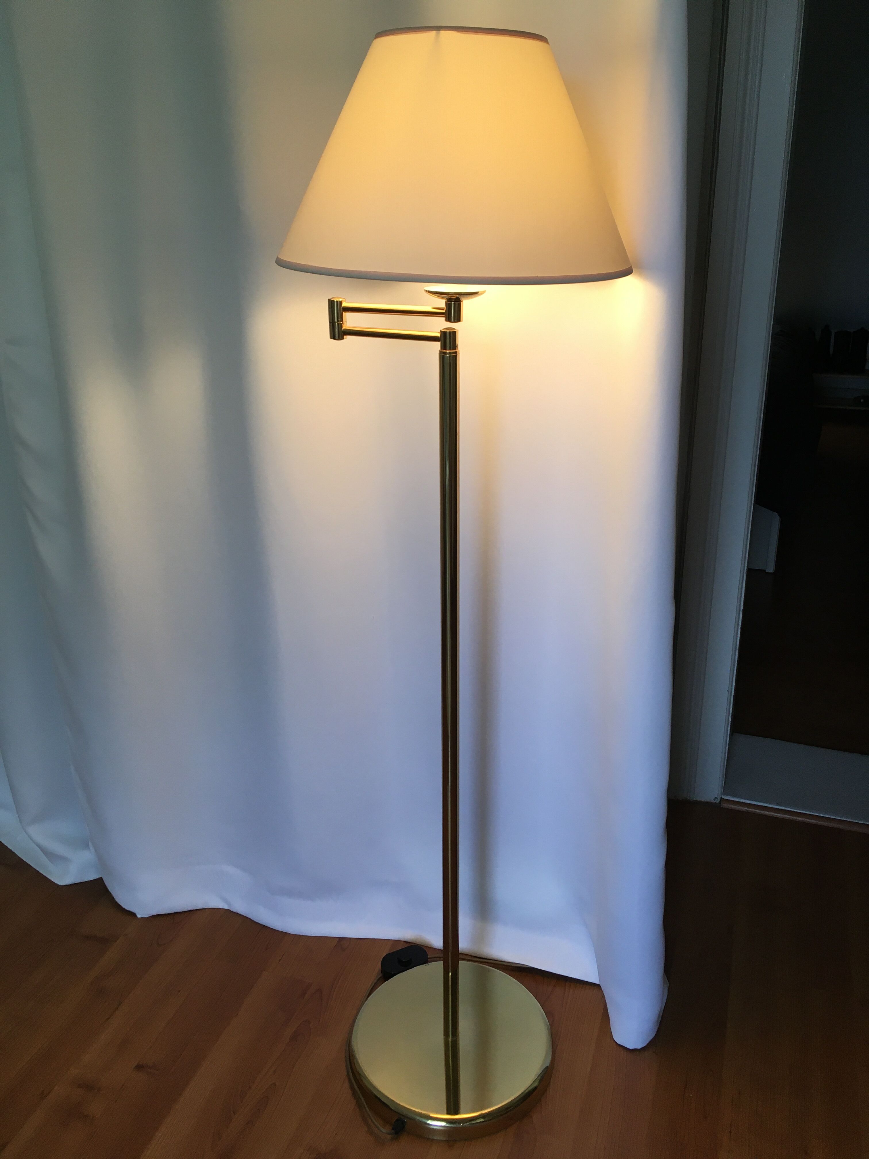 Articulated arm reader lamp
