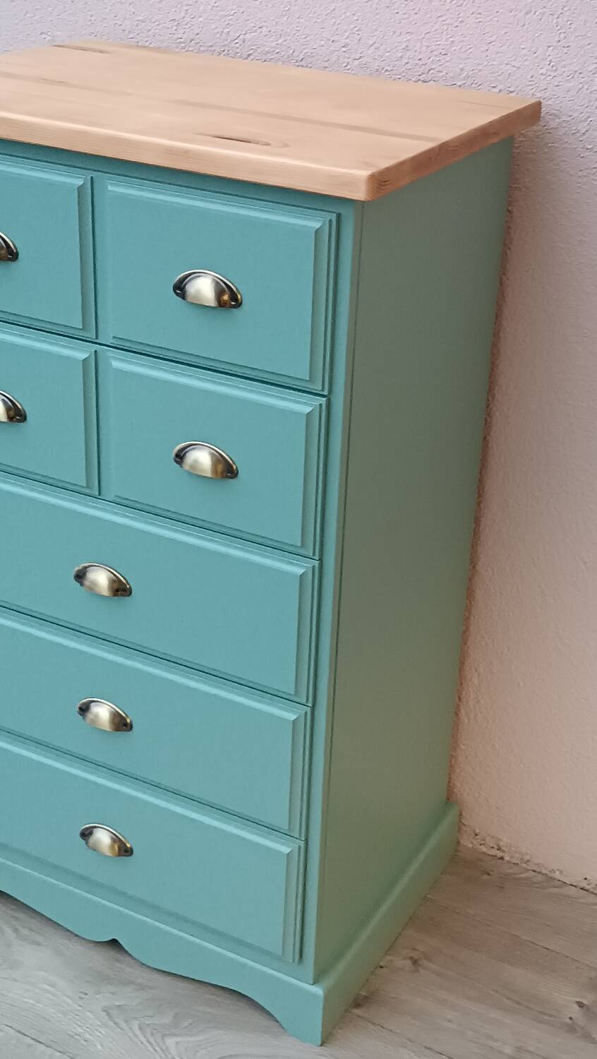 Chest of drawers