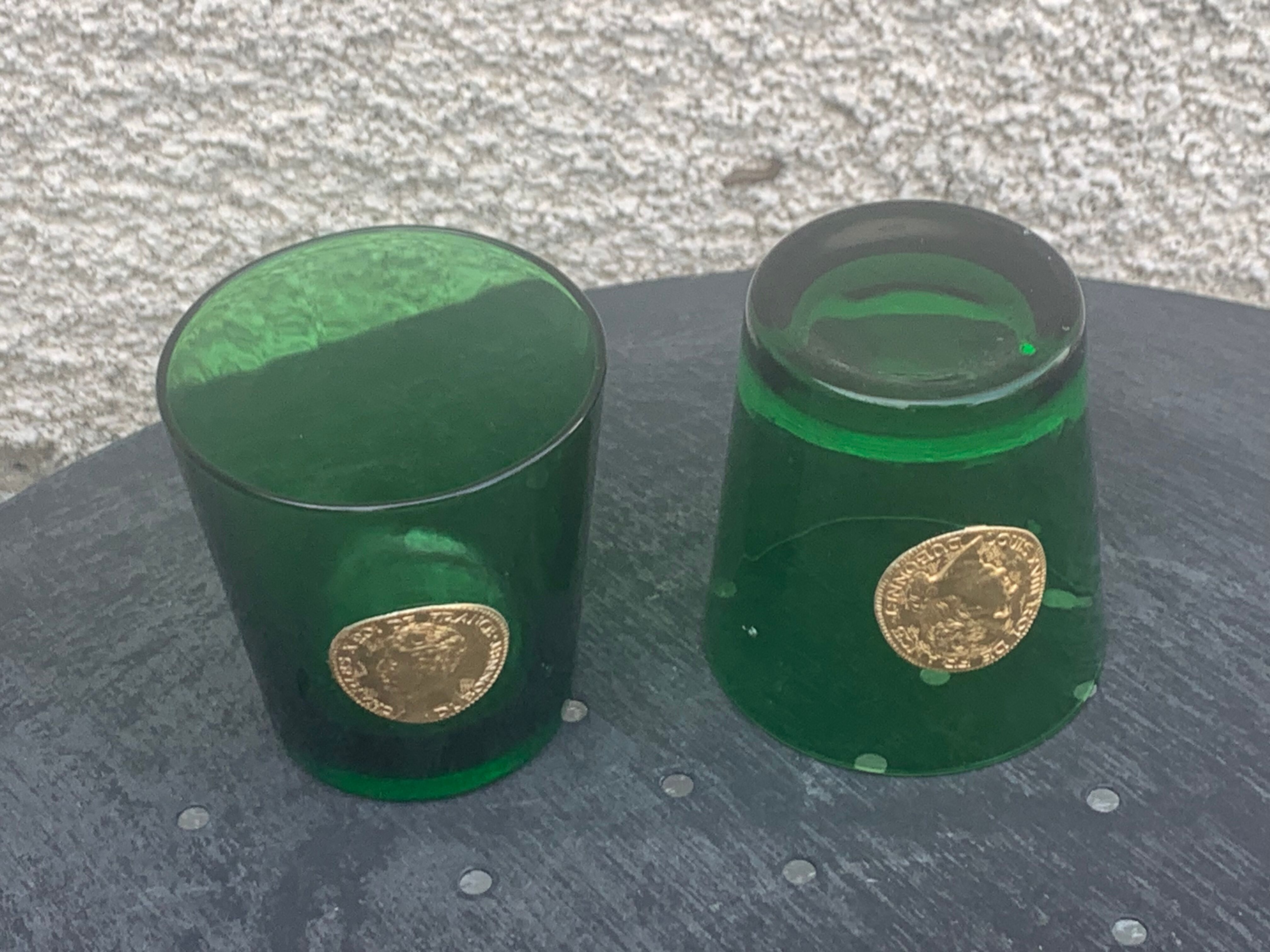 Set of 2 whisky glasses, aperitif, dubonnet, green glass, gold medalist in front, collector