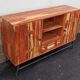 Buffet en bois avec deux portes, un tiroir et deux niches
