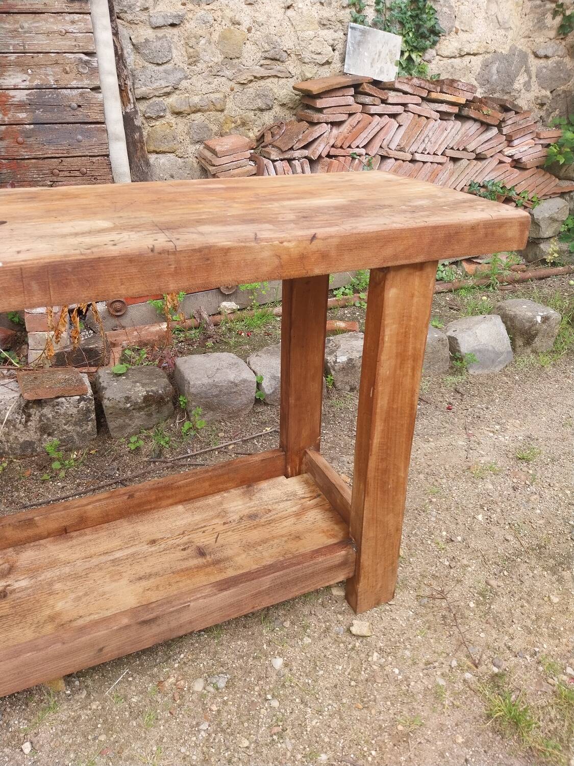 Wooden carpenter's workbench