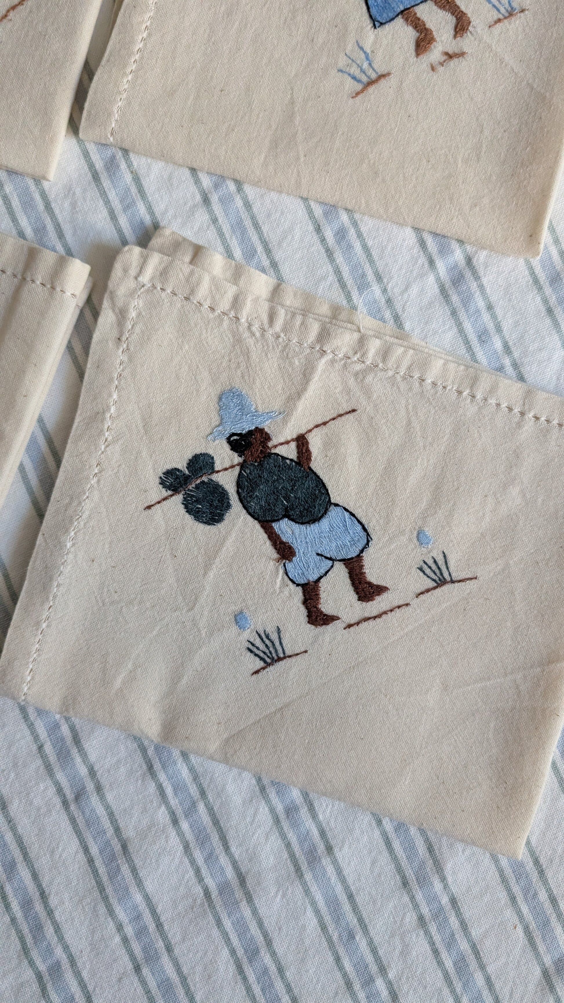 Set of 6 embroidered character napkins
