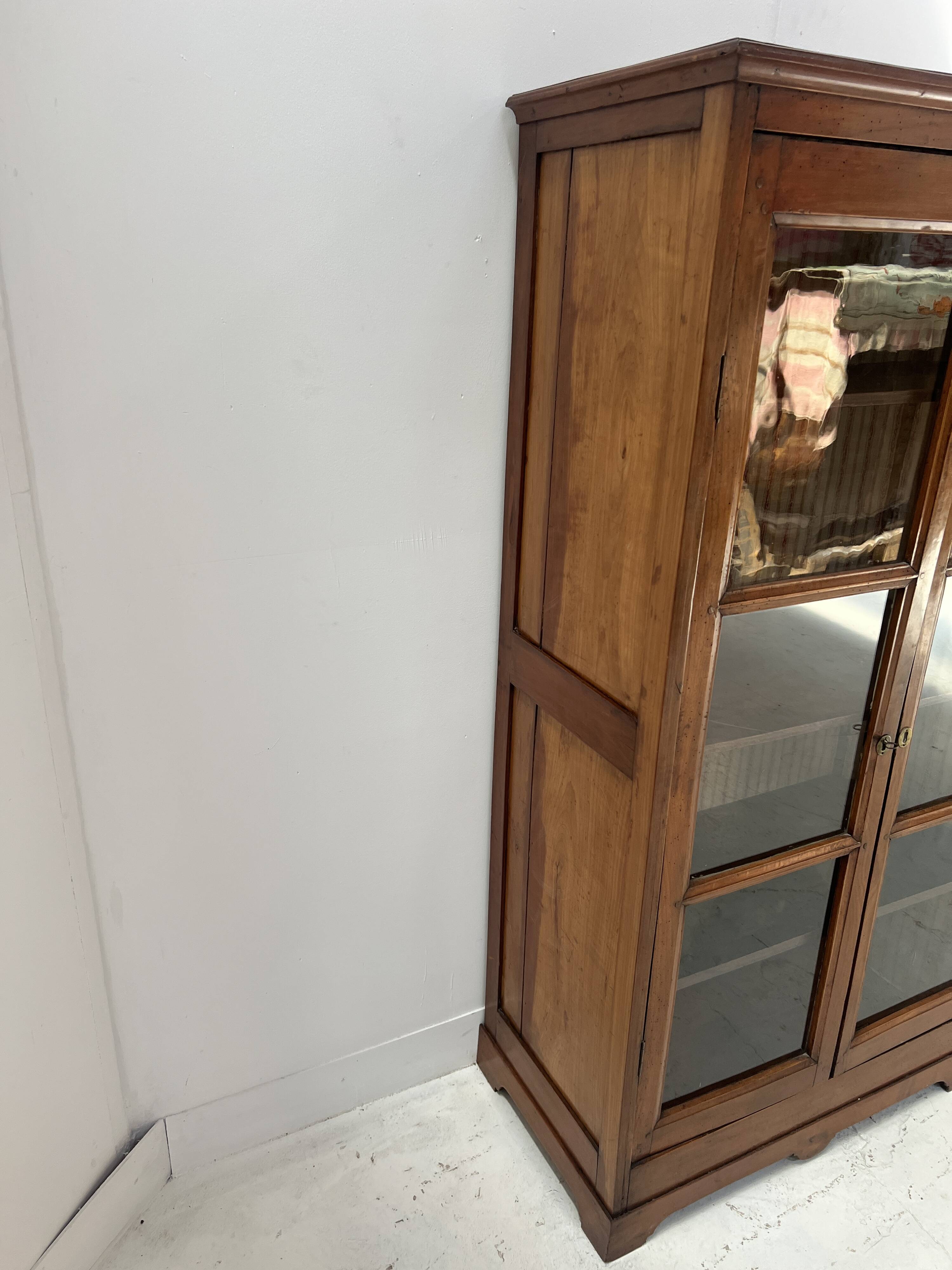 Pair of display cabinets in solid cherry wood from the 19th century.