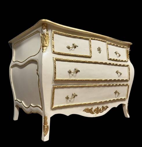 Commode galbée style louis XV