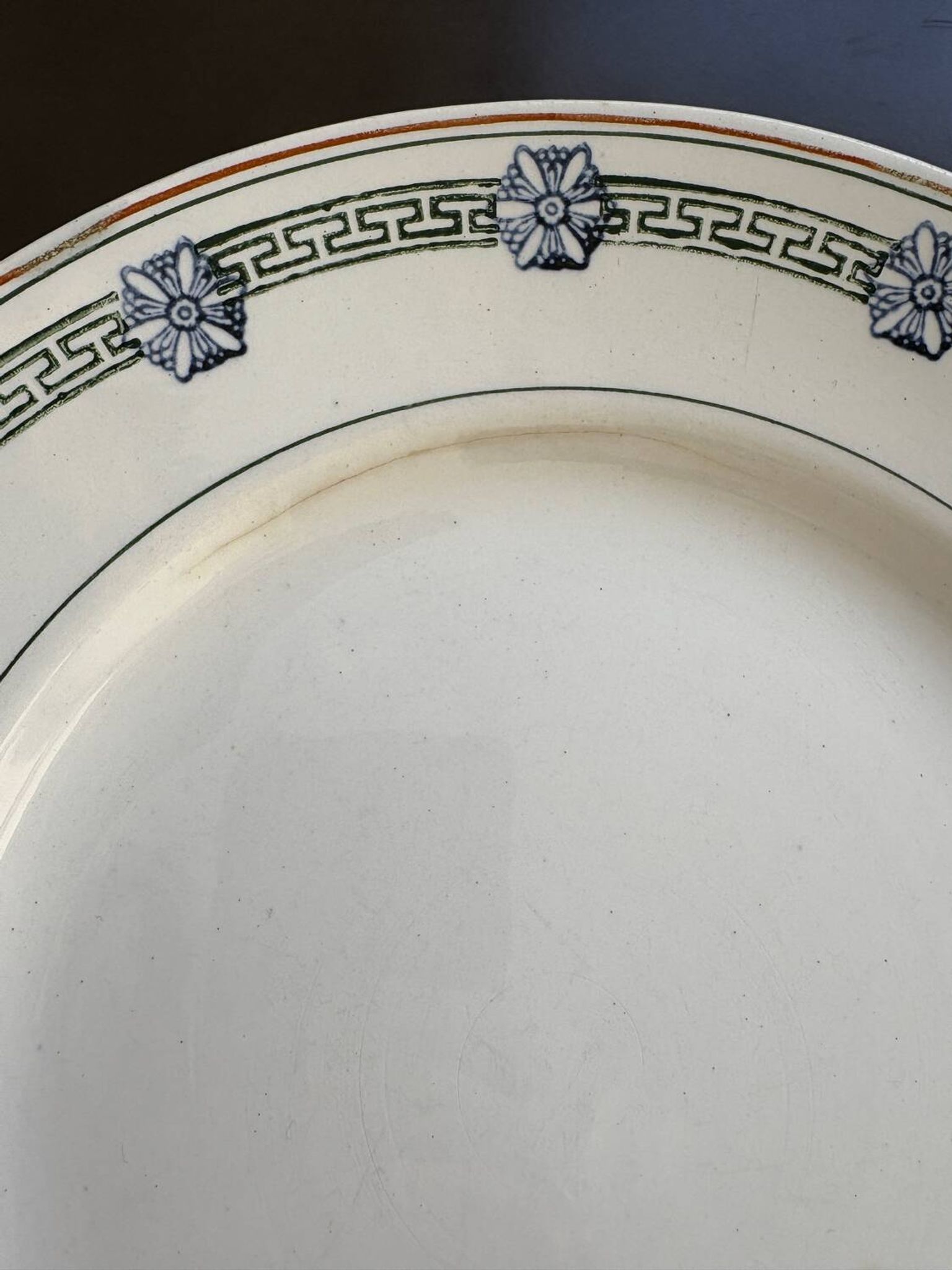 4 assiettes plates St Amand terre de fer
