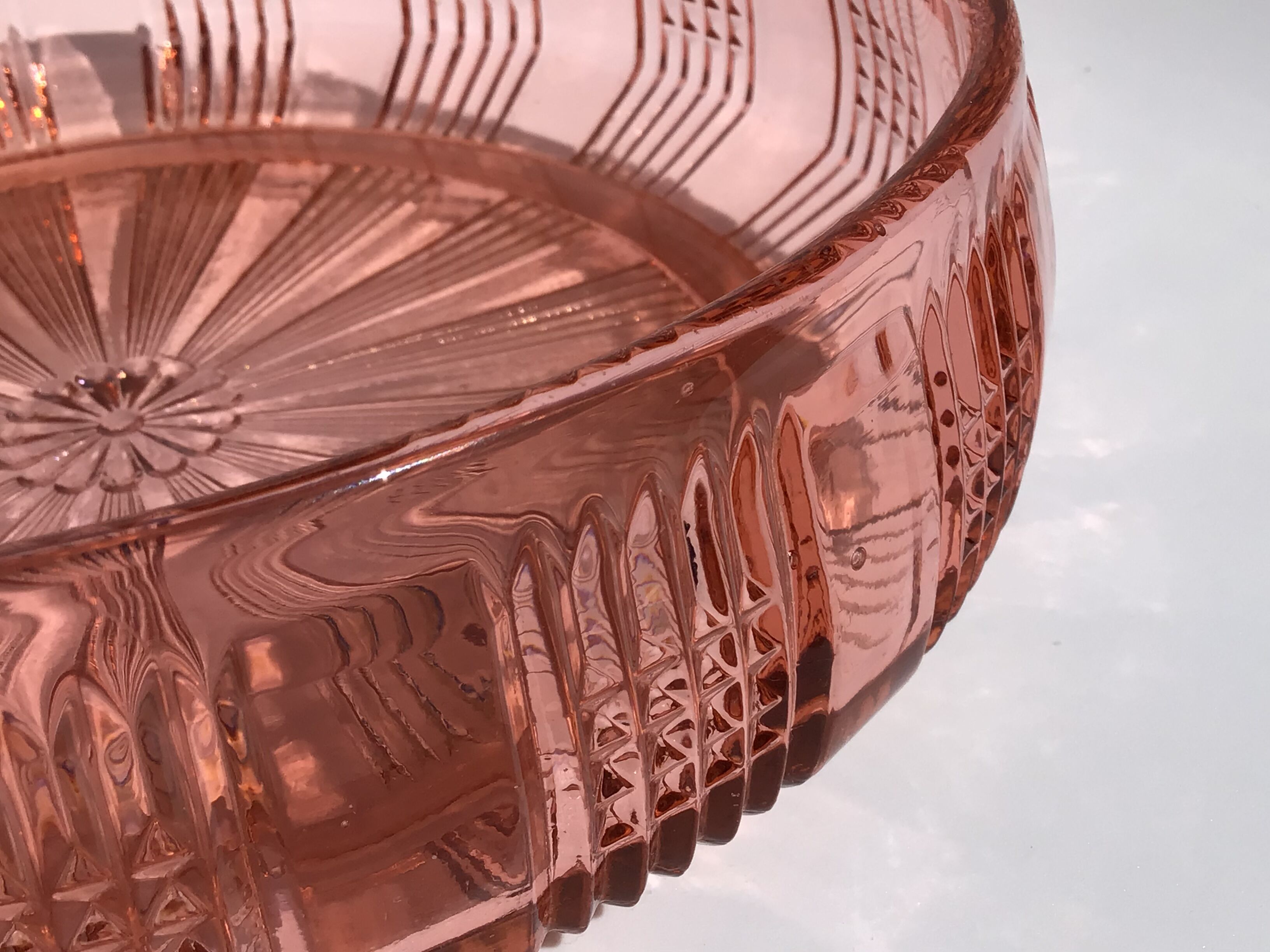 Salad bowl in orange rose molded glass
