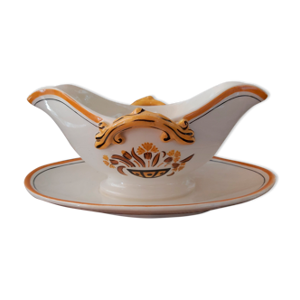 Creil et Montereau gravy boat with Carnation pattern