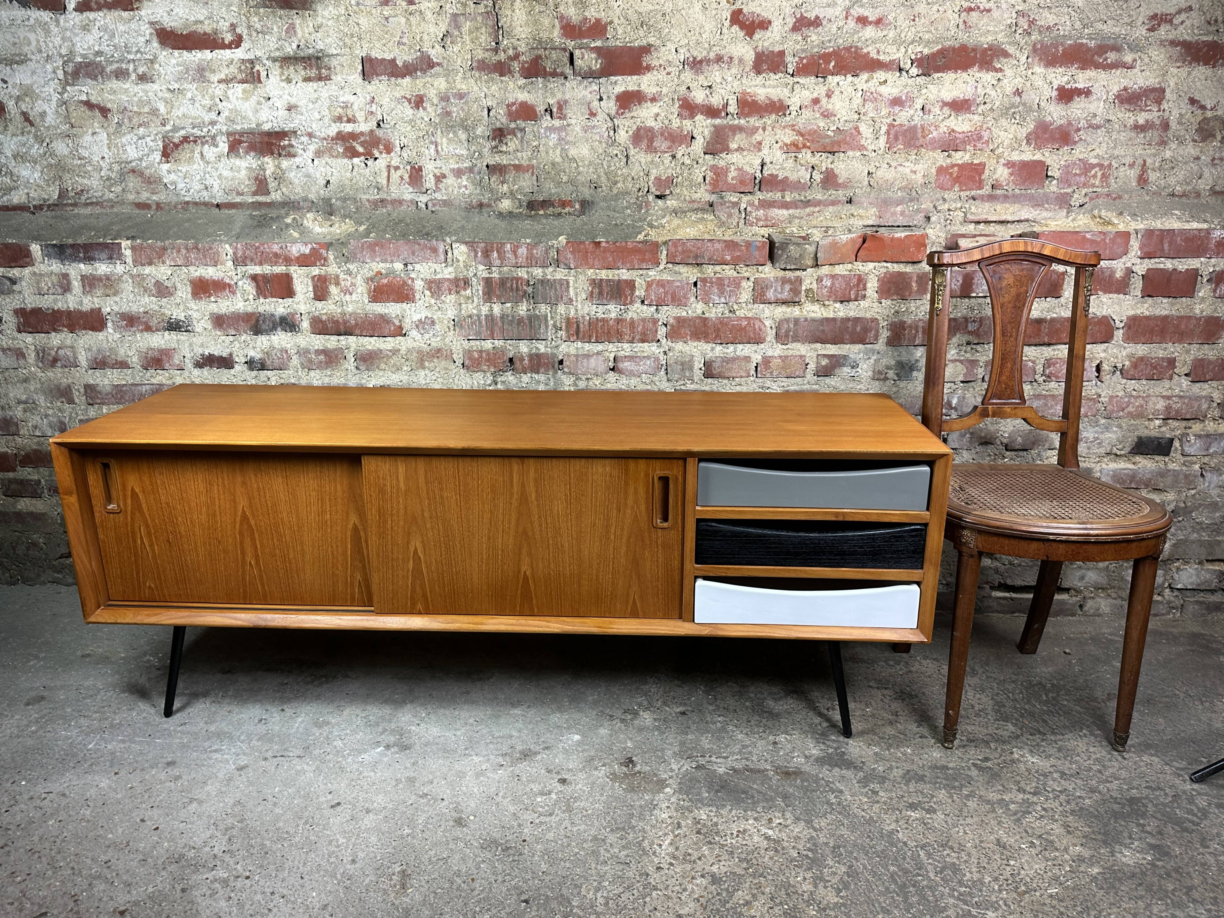 Scandinavian style enfilade in solid teak and pencil feet