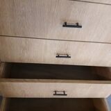 Armoire asymétrique pieds moustache