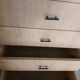 Armoire asymétrique pieds moustache