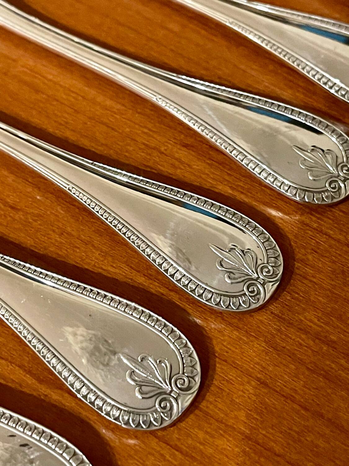 Christofle Malmaison 12 oyster forks excellent condition