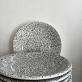 8 flat plates in speckled ceramic