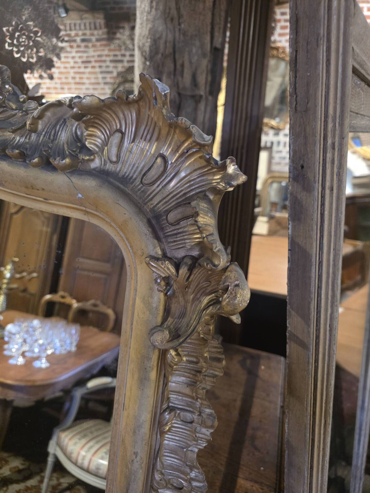 Miroir style Louis XV doré à la feuille d'or du XIXème, 181cm H