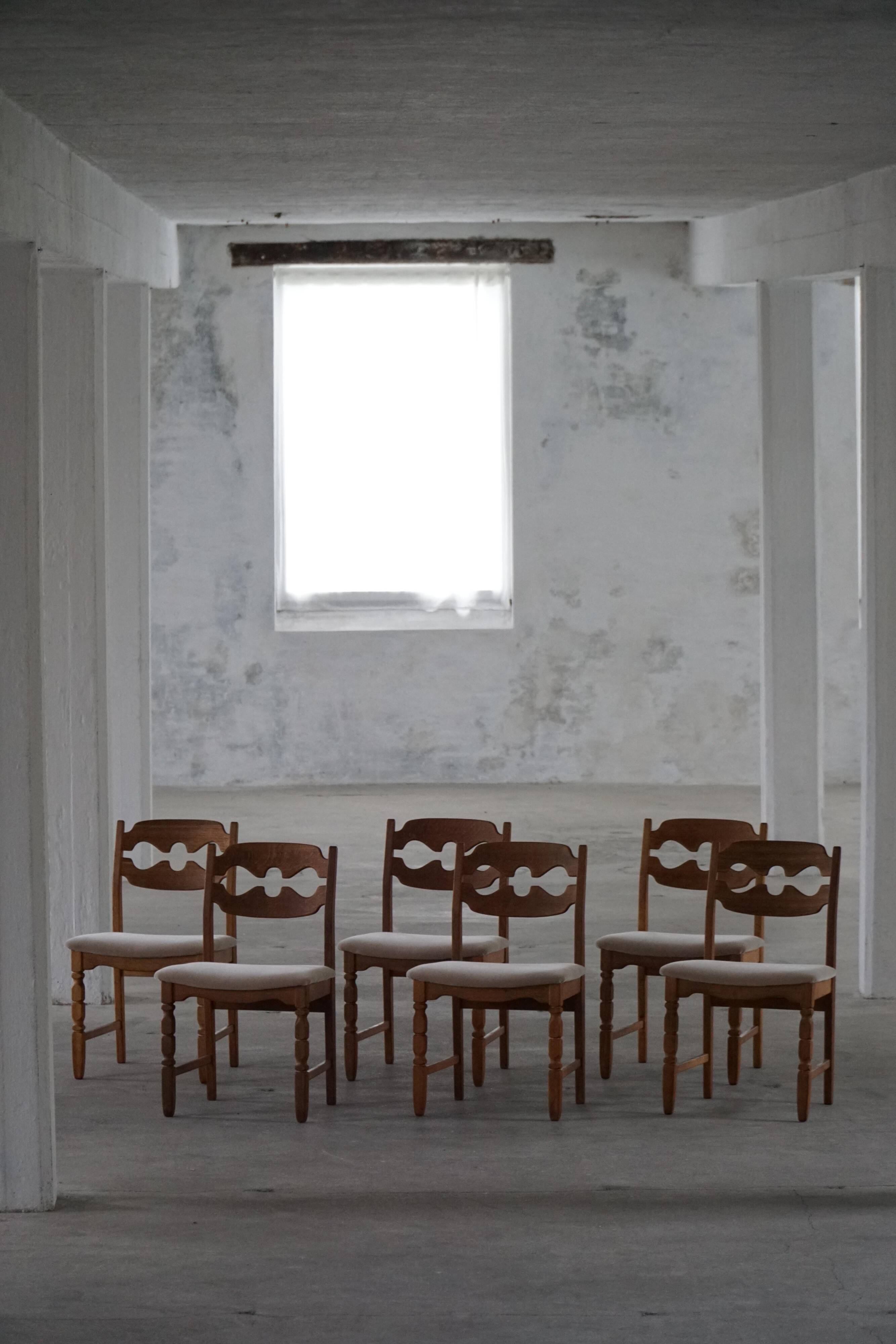 Set of 6 "Razorblade" dining chairs by Henning Kjærnulf in oak and mohair, 1960s.