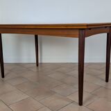 Scandinavian extendable table