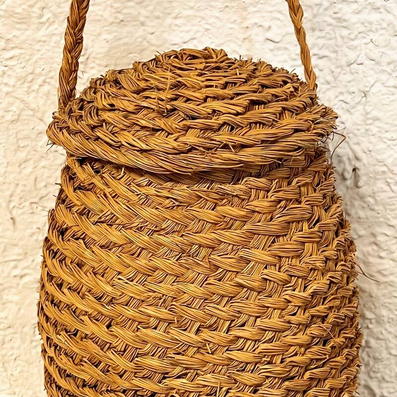 Woven straw basket