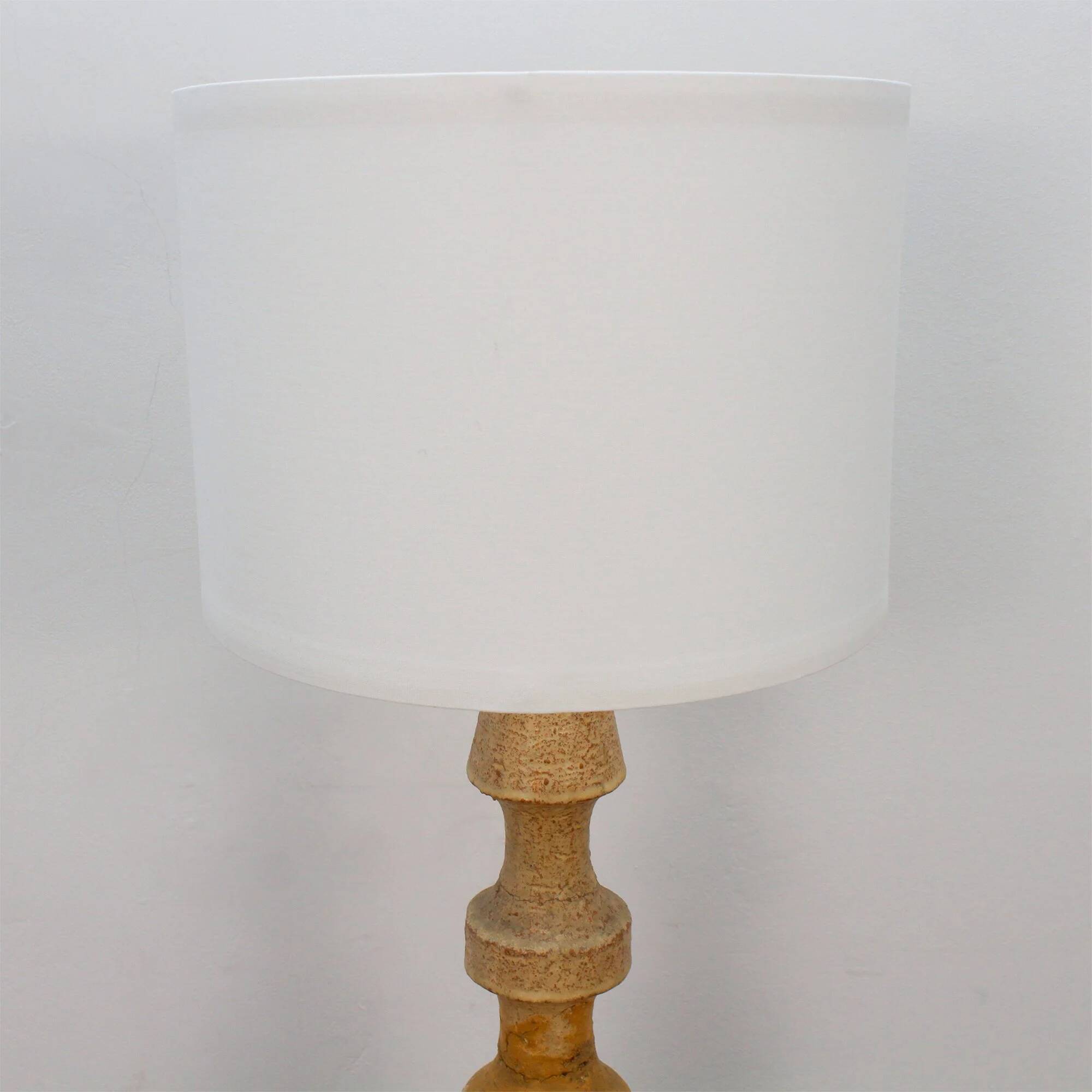 Lampe sur pied avec une base en céramique