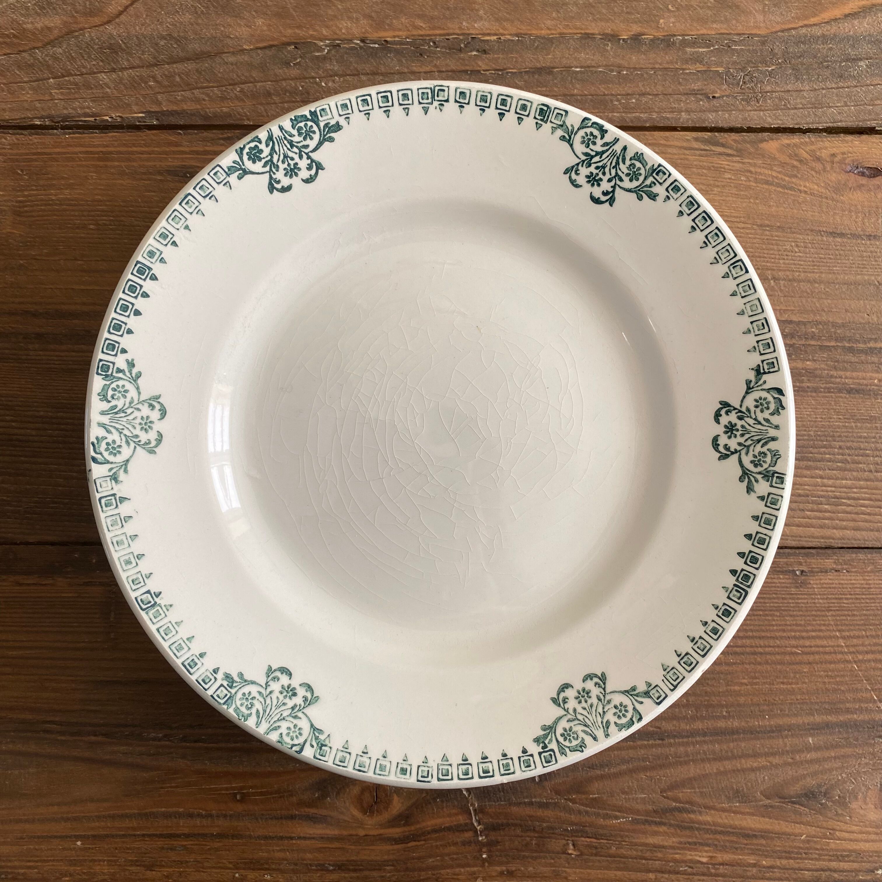 Service st Amand land of iron plates and dishes