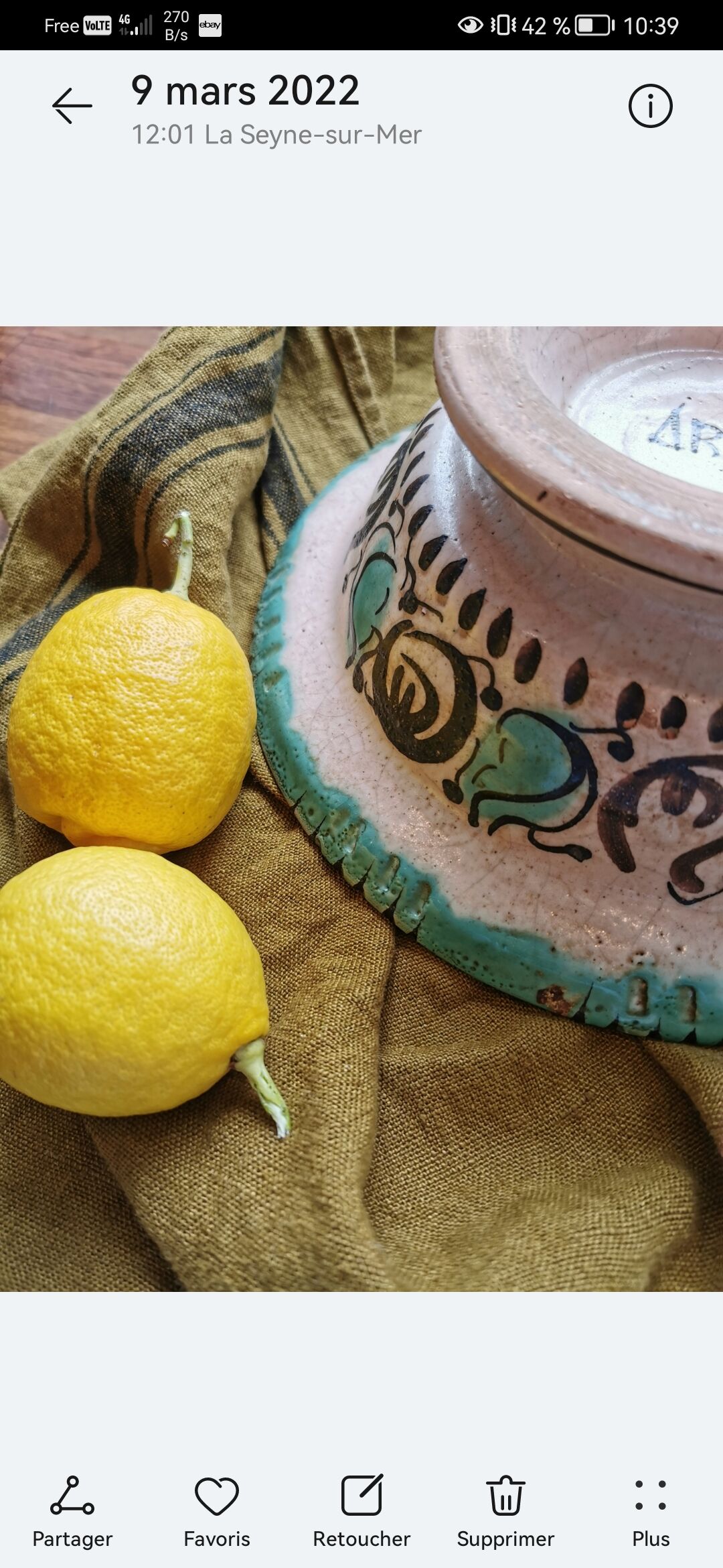 Artisanal hollow dish