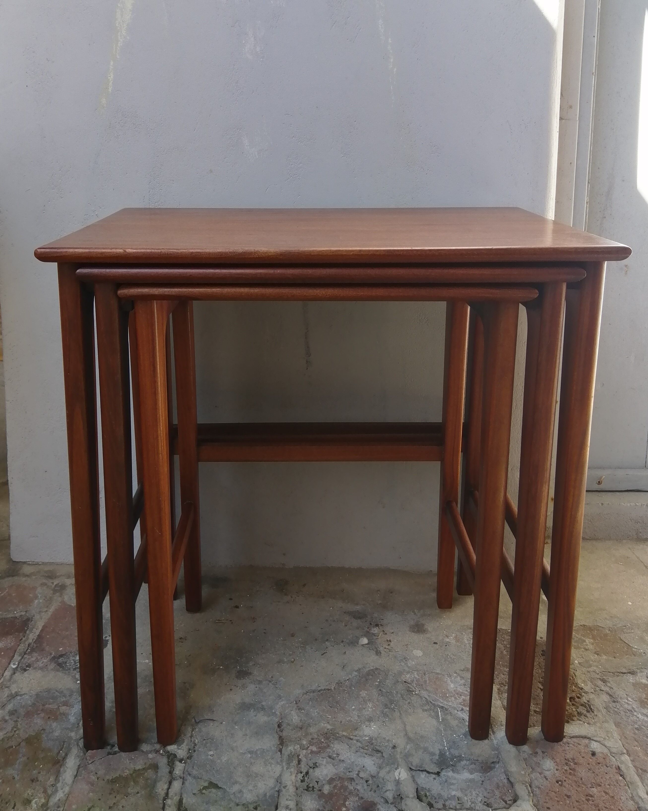 Pull-out tables from the 60s in solid exotic wood published by Younger