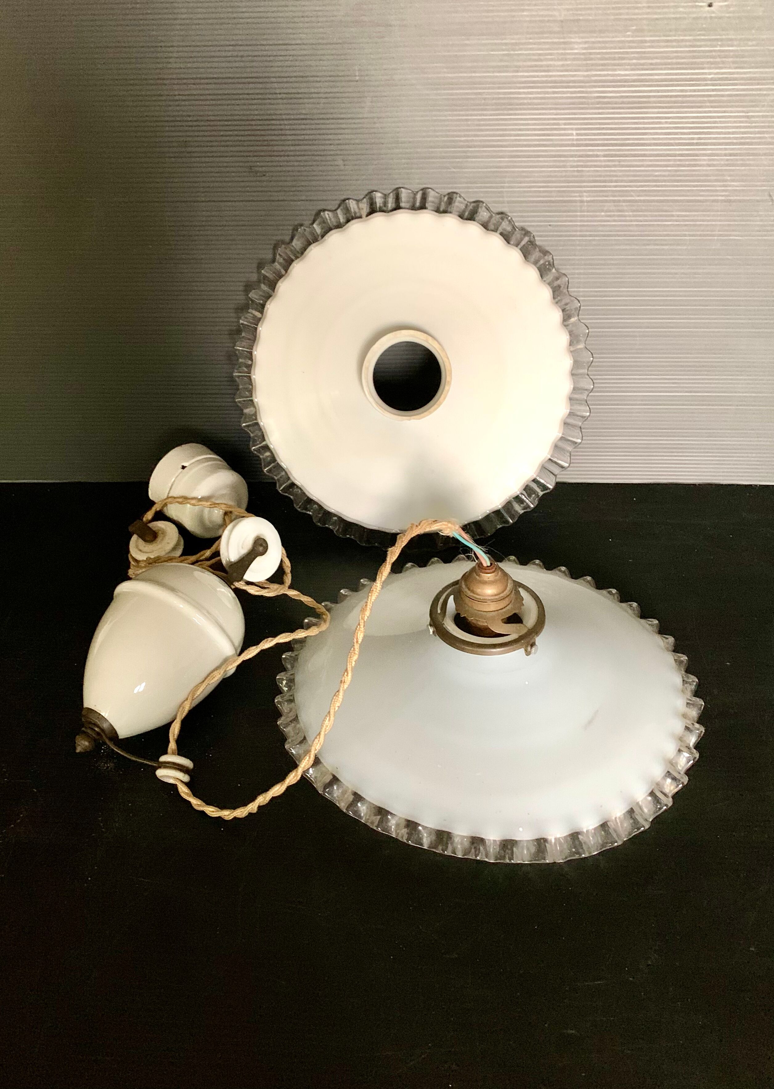 Suspension rises and falls opaline