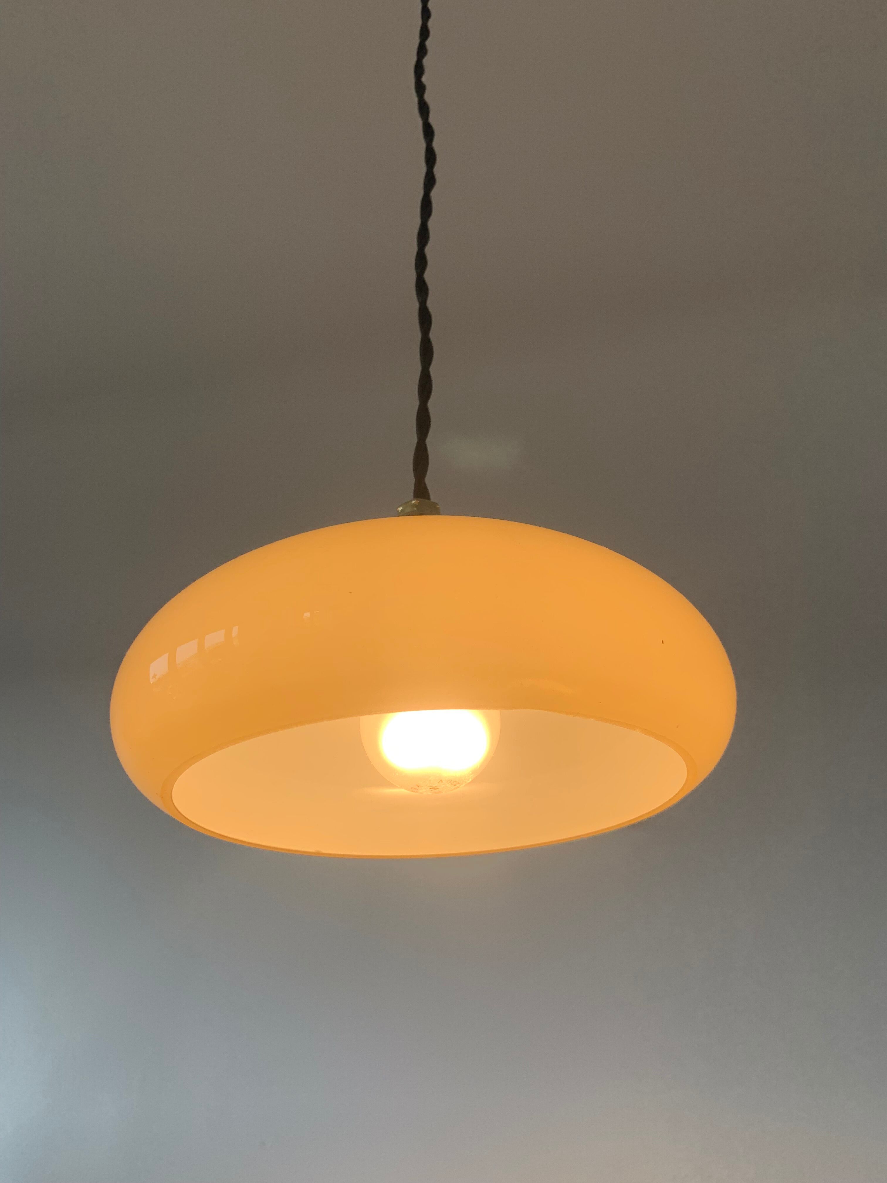Suspension en verre jaune