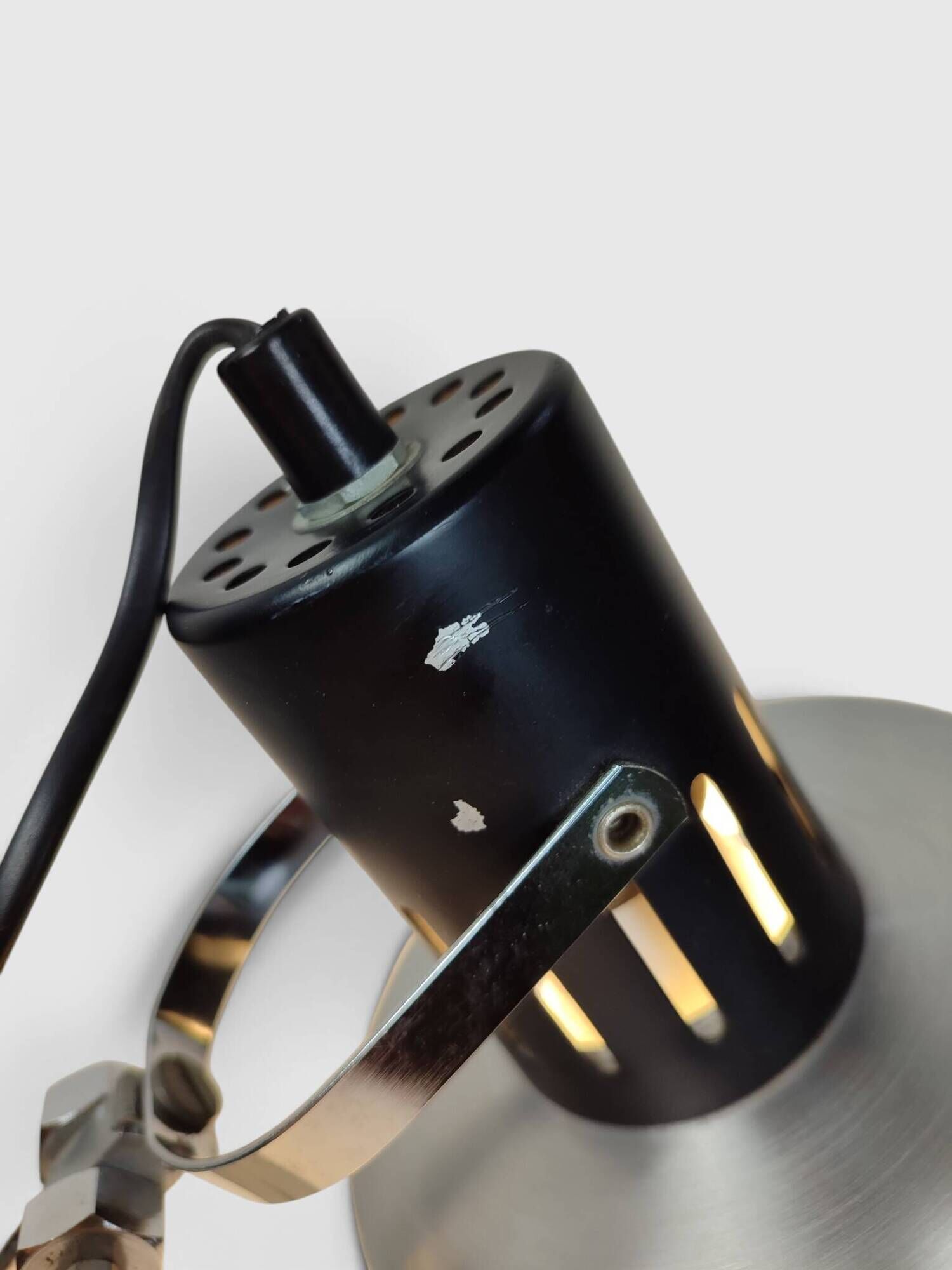 Modernist articulated desk lamp