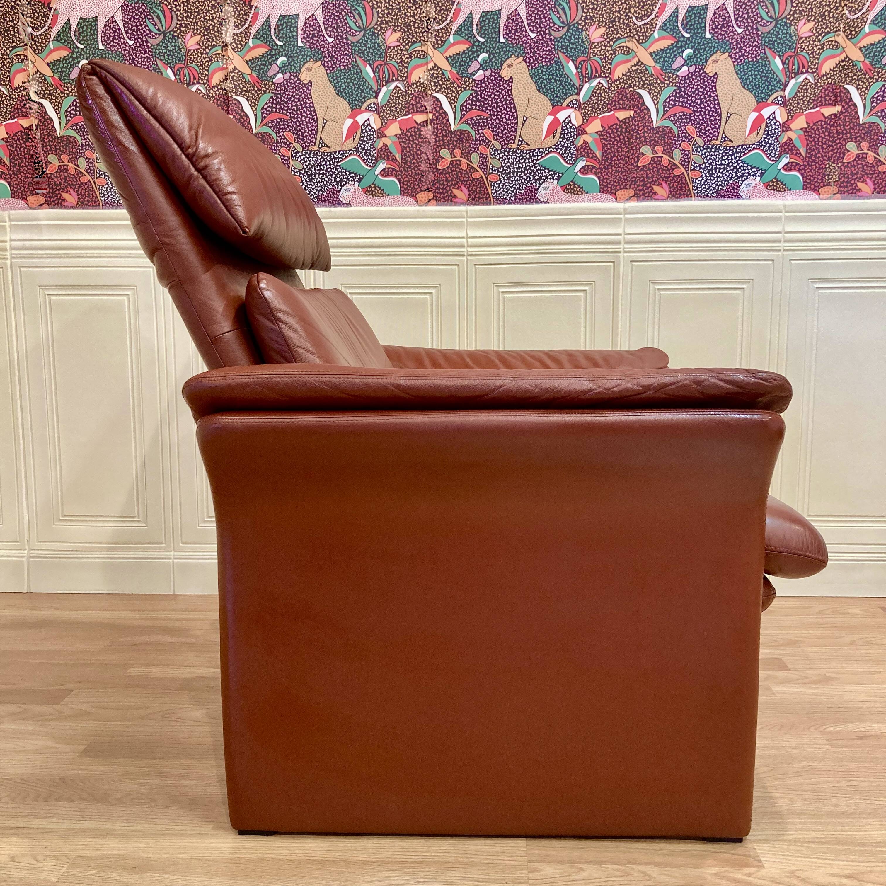 Fauteuil design cuir ajustable et modulable.