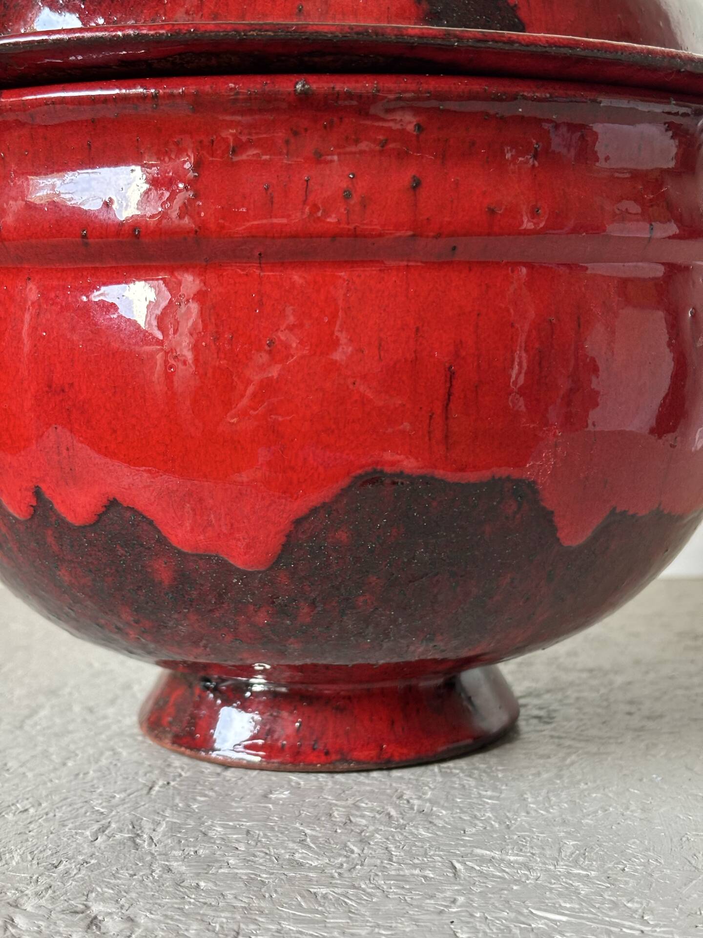 Enamelled covered pot