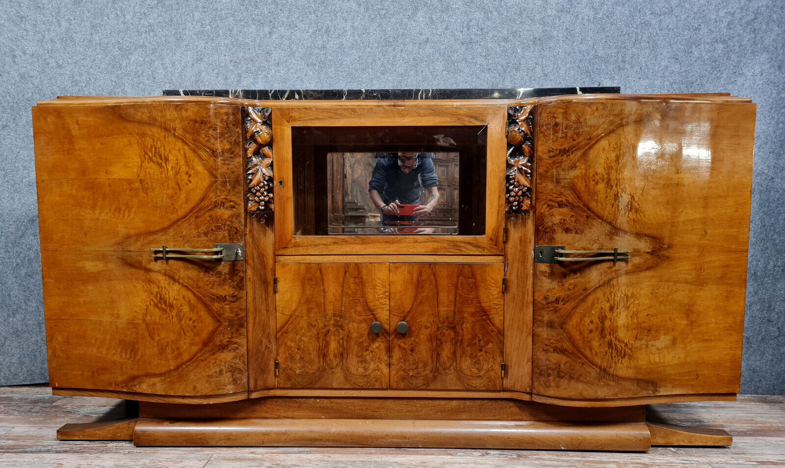 Curved Art Deco era row in light wood circa 1930-1940