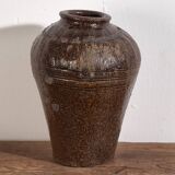 Petit vase ancien dans les tons sombres (c.1900)