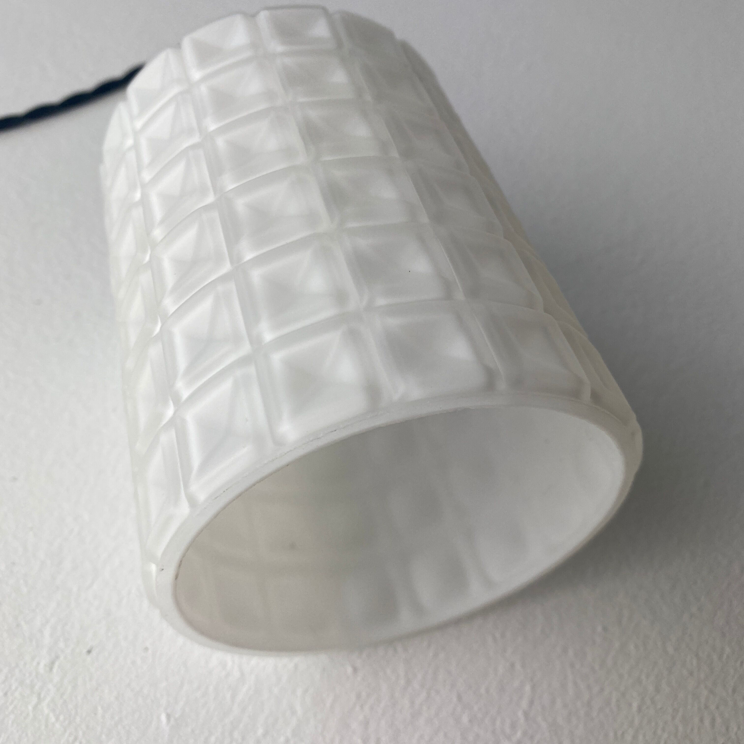 Lot 3 suspensions in vintage opaline