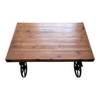 Coffee table on casters