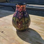 Vase à motif violet de Moorcroft de forme ovoïde trapue
