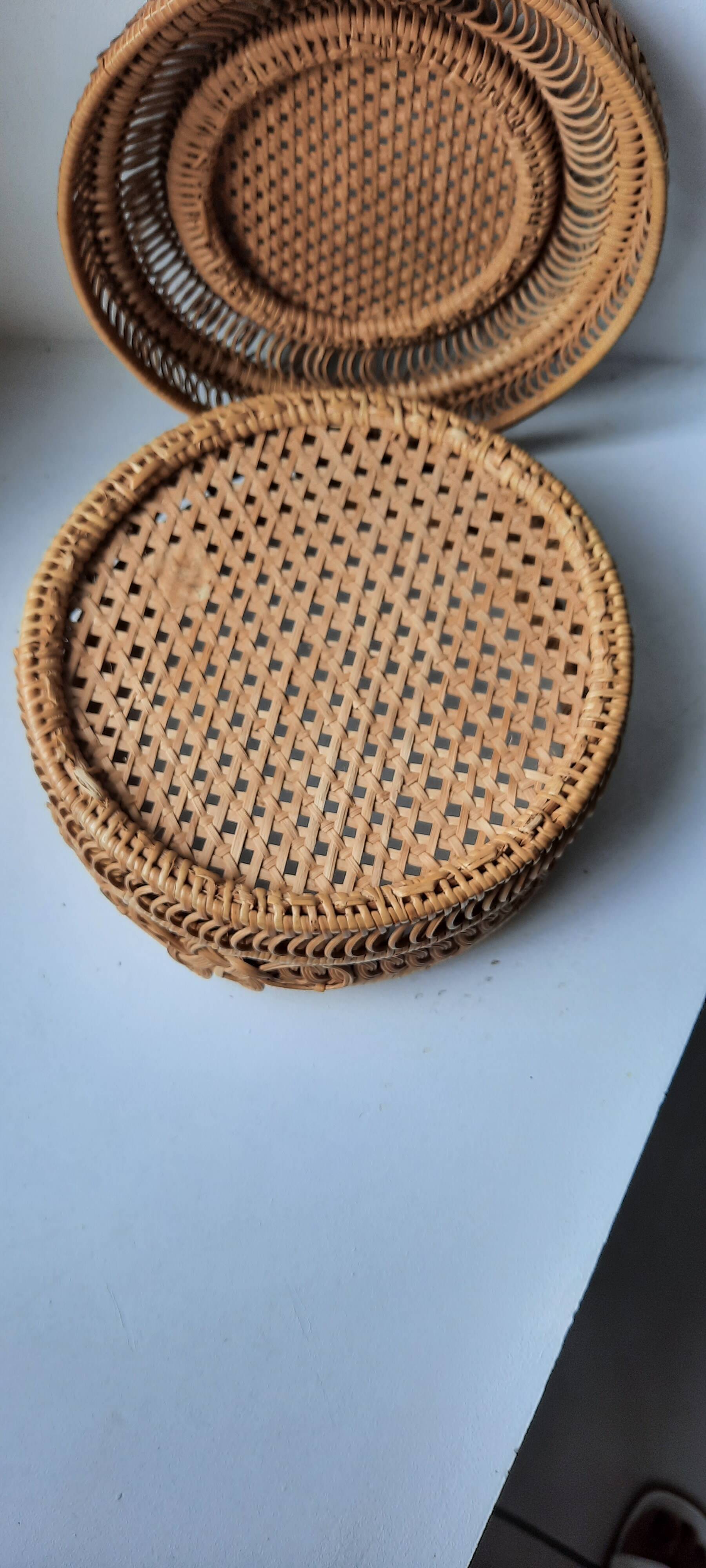 Panier ancien en osier tressé