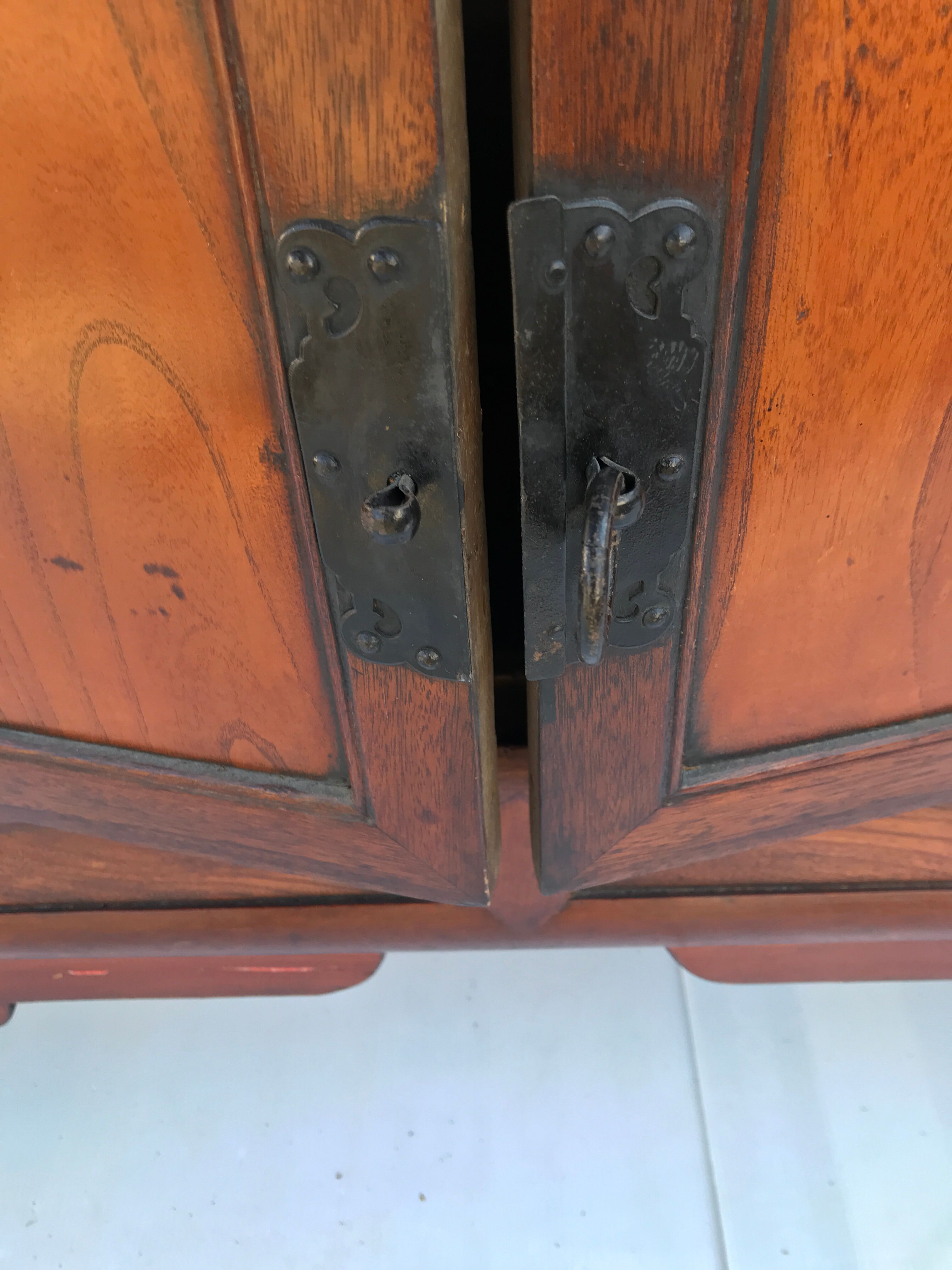Armoire de cuisine chinoise du XIXe siècle