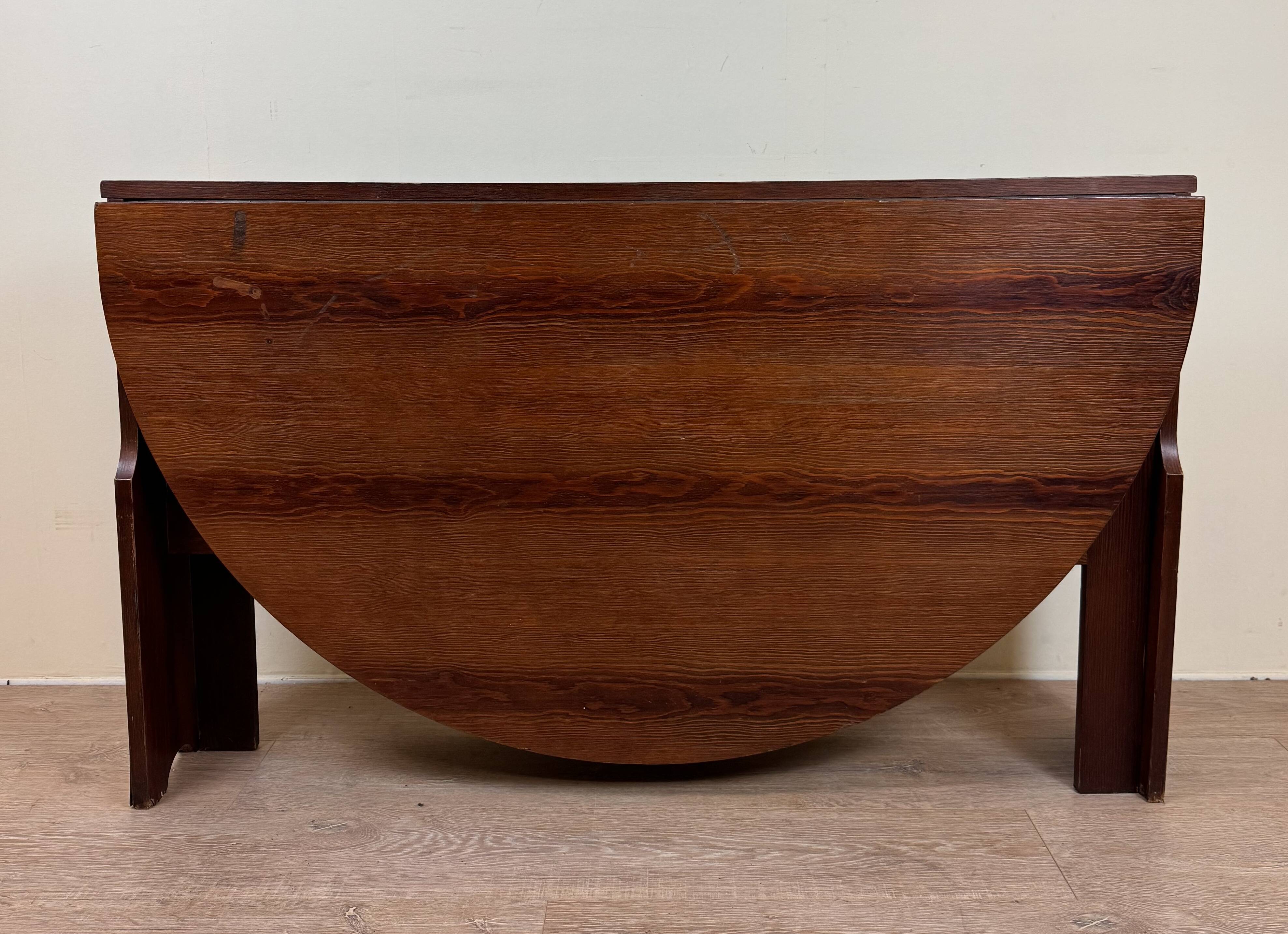 Large oval Gateleg folding table with two leaves in Rio rosewood