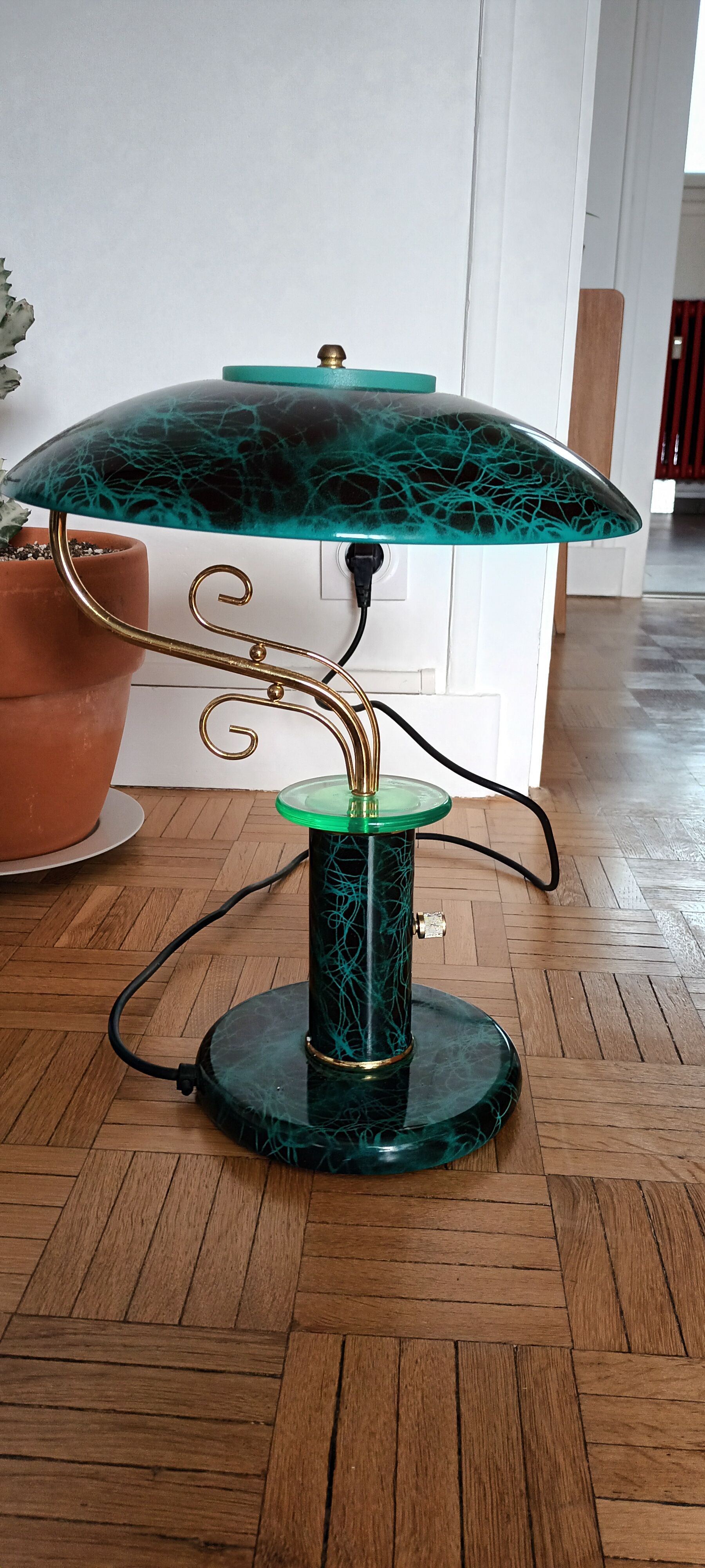 Vintage liner mushroom lamp