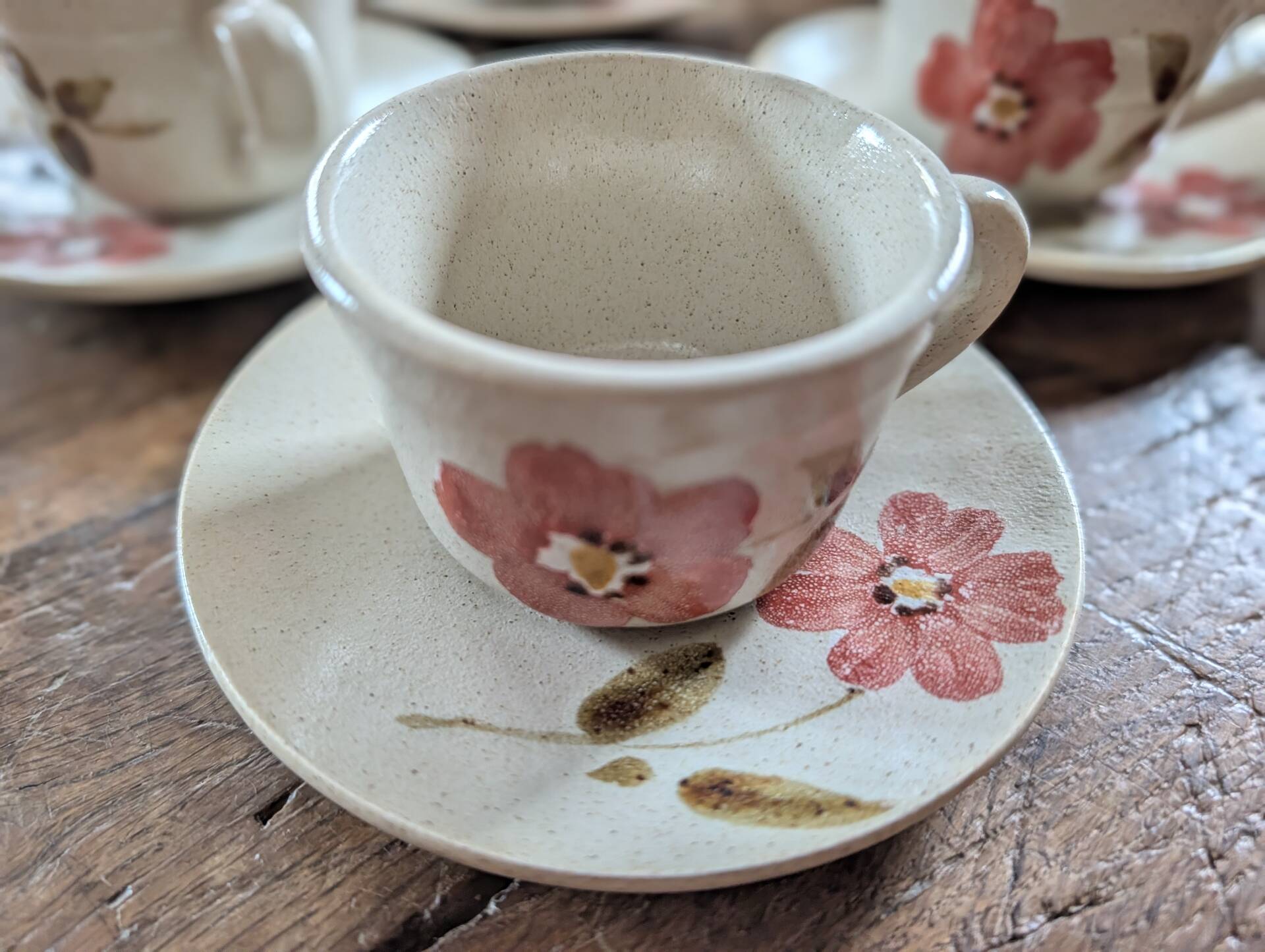 Saint-Amand Camelia – 6 hand-painted cups and saucers – 1950s/1960s