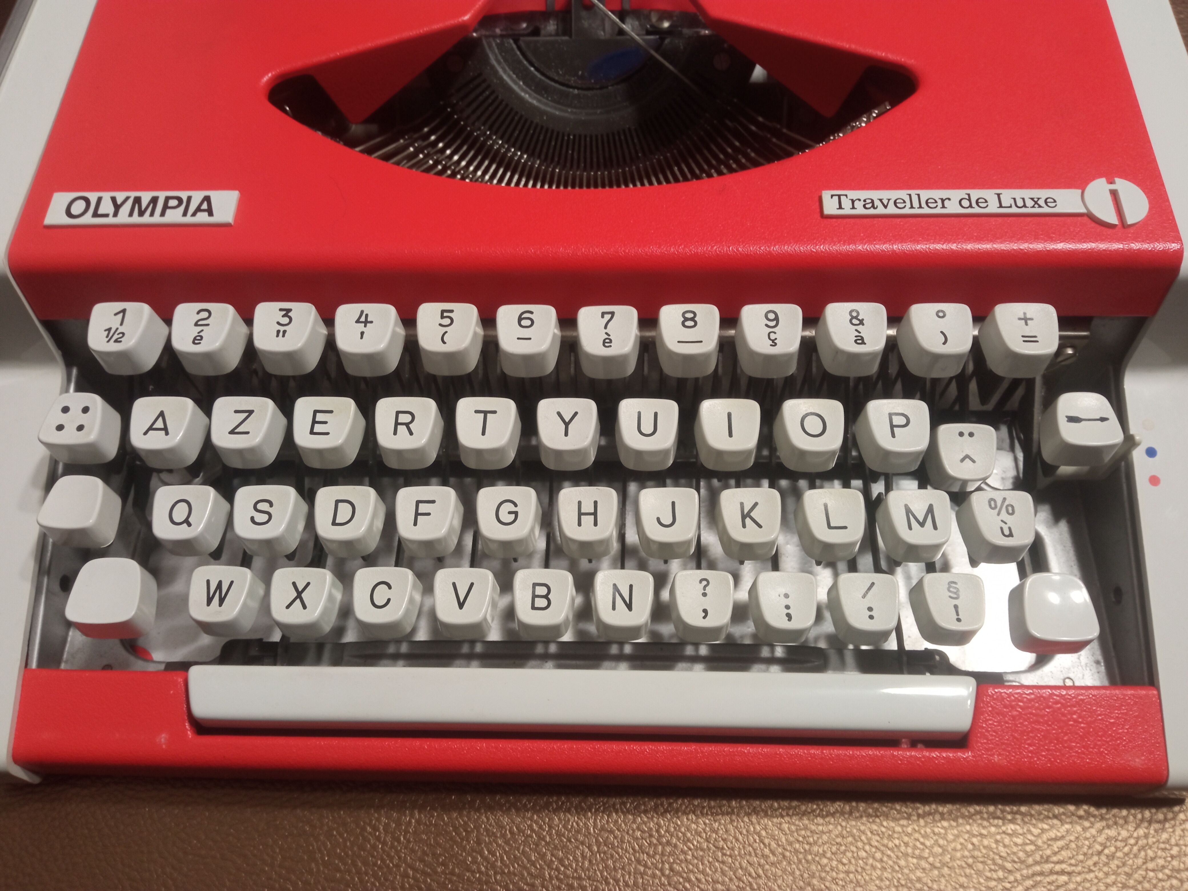 Olympia Traveller Luxe Typewriter Vermilion Red