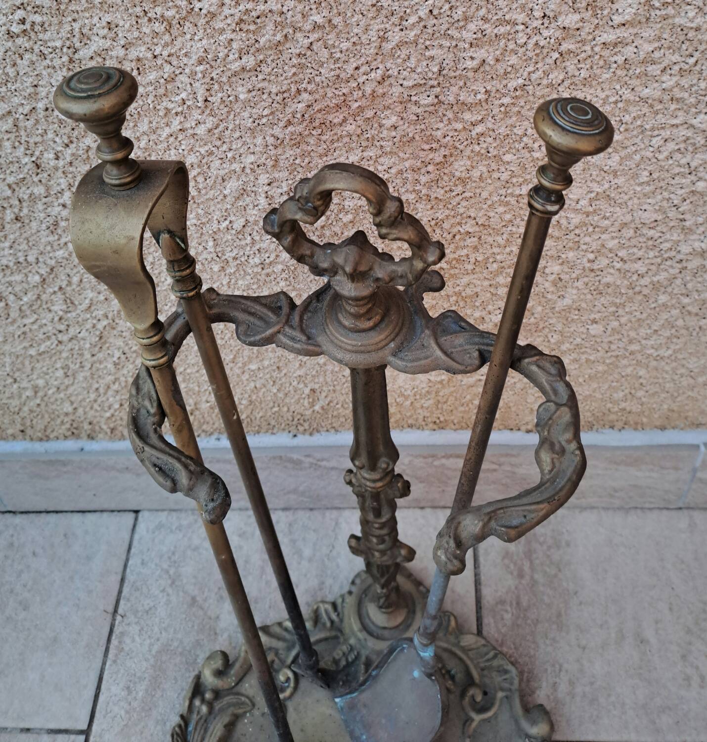 Bronze fireplace support and accessories
