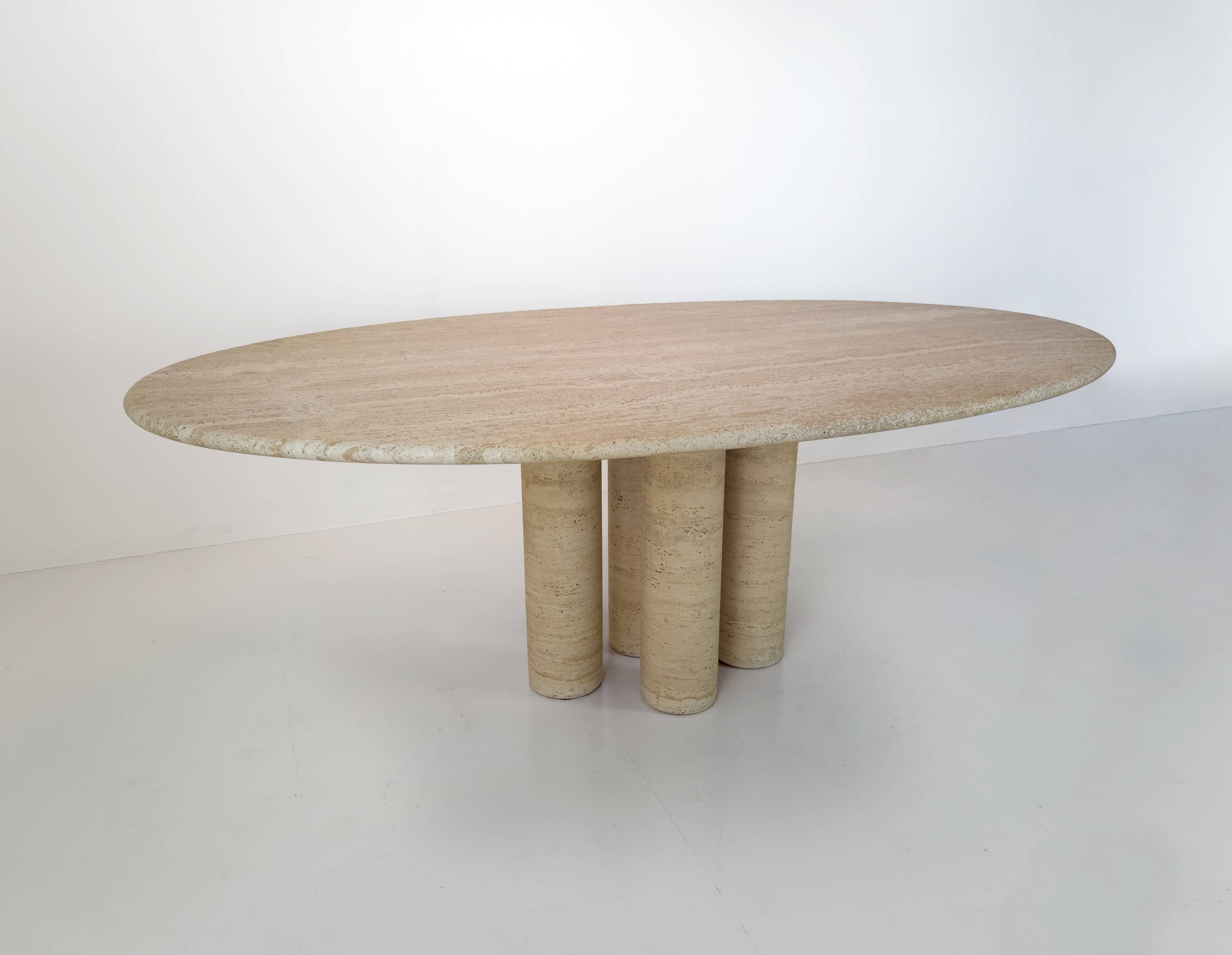 Mario Bellini – Il Colonnato – Italian travertine dining table, ca. 1980