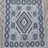 Handmade grey carpet in pure wool, 103x68 cm
