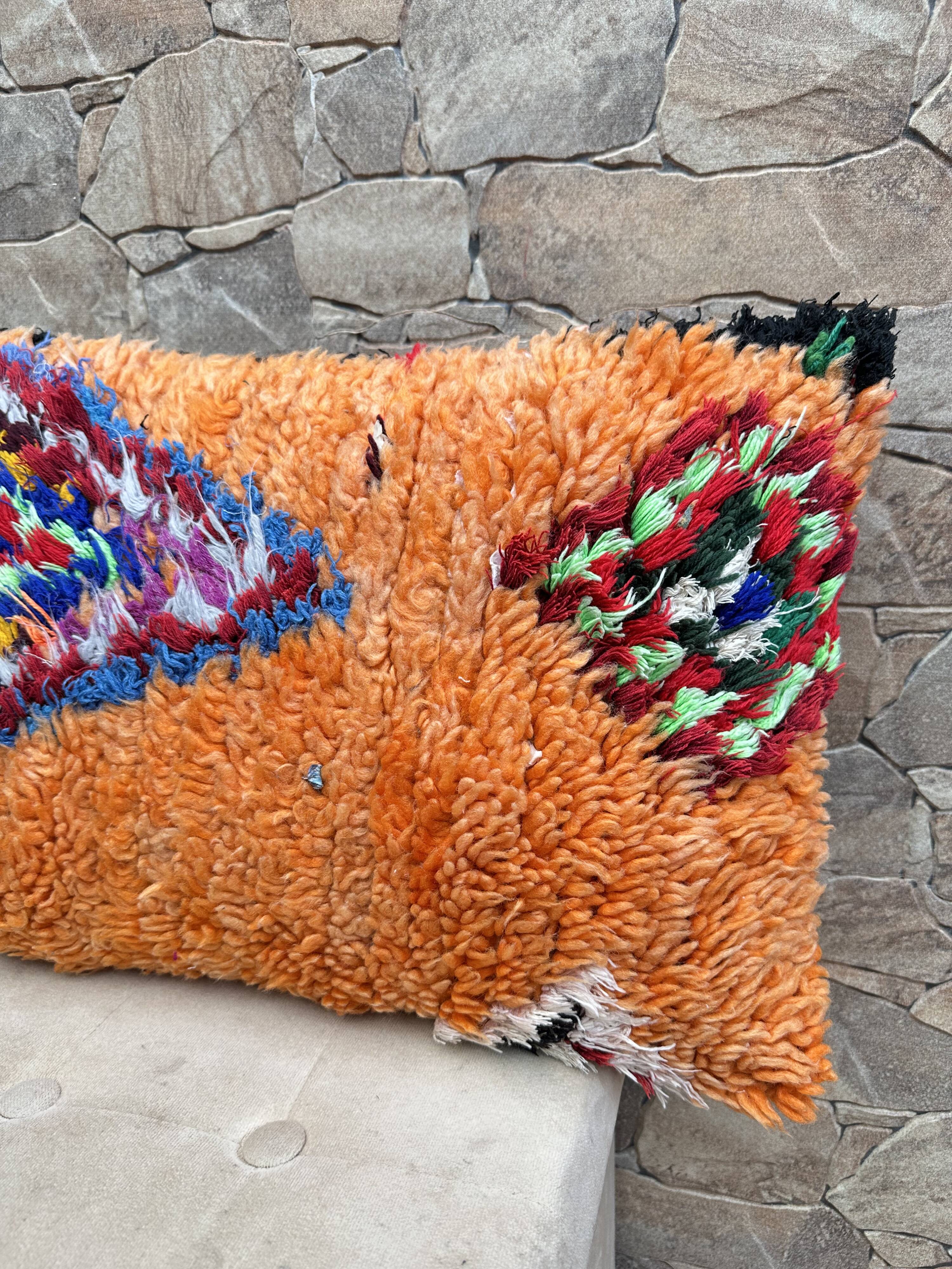 Vintage Berber Kilim cushion cover: Moroccan wool cushion.